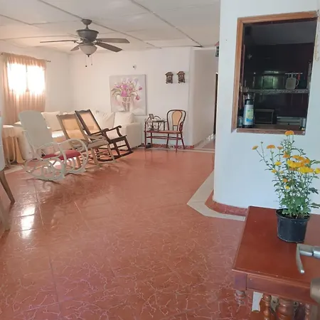 Habitación en casa particular Airport House *