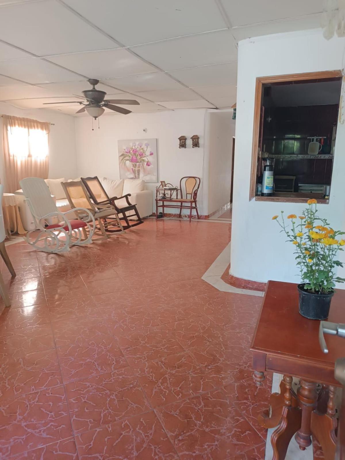 Habitación en casa particular Airport House *